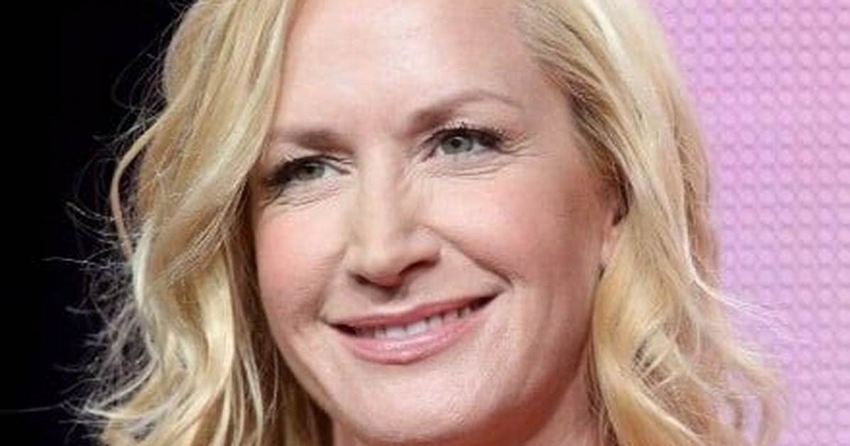Angela Kinsey Net Worth ·