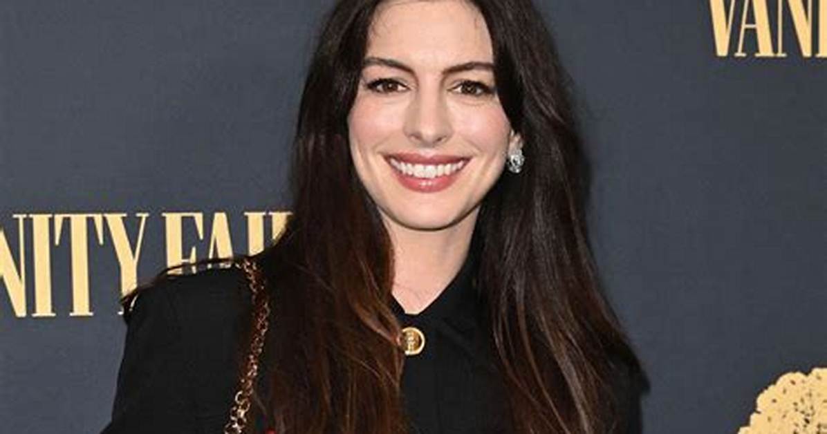 Anne Hathaway Has a Very Eerie Connection to Shakespeare and People Are Totally Spooked