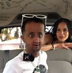 Ari Electra Fanbus: Riding the Wave of Fame