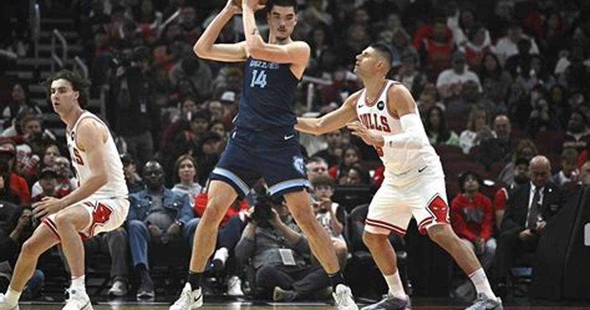 Check out Zach Edey's Impressive Height: a Basketball Giant