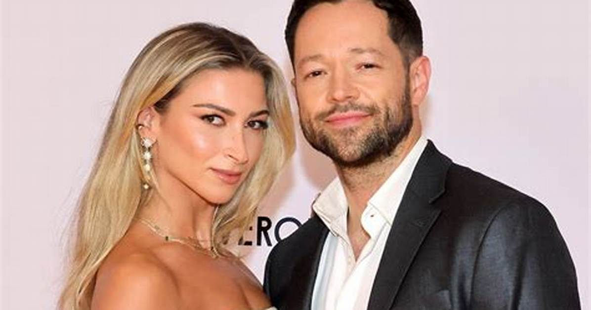 'Dancing with the Stars' Pros Daniella Karagach and Pasha Pashkov Welcome Baby Girl, Reveal Name and ·