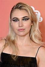 Exploring the Intriguing Aspects of Imogen Poots' Relationship Journey