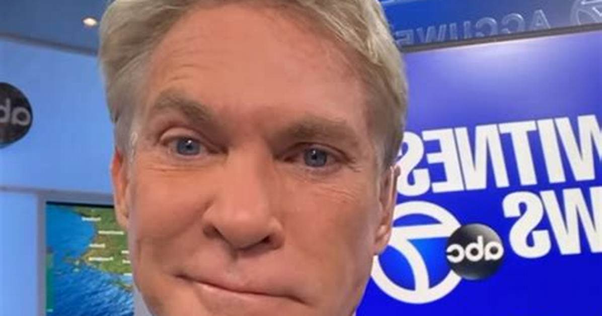 Fans Say Gma's Sam Champion Is 'Aging Backwards' After Host Posts New Updates from the Studio |