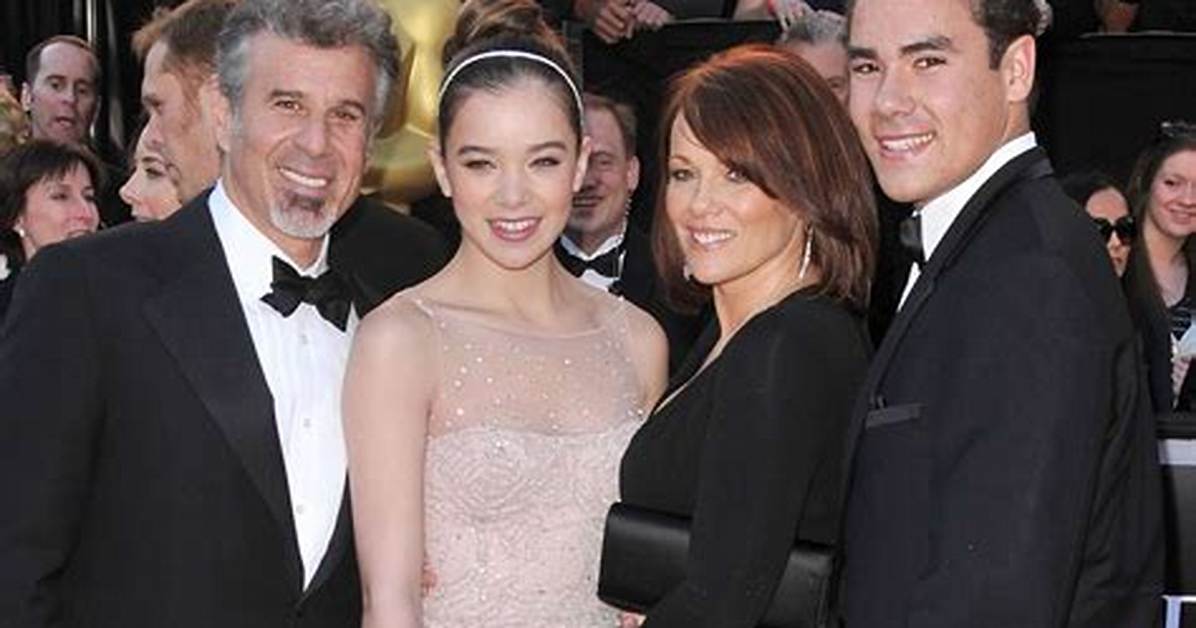 Hailee Steinfeld Parents Peter and Cheri Steinfeld and Brother Griffin Steinfeld |