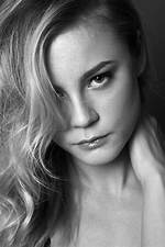 Introducing Molly Noblitt's Stunning Facial Features