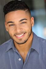 Is Michael Evans Behling Gay? Details on the Sexuality of the Actor