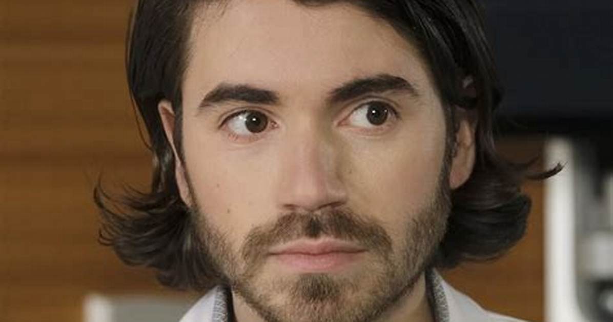 Is Noah Galvin Transgender, Photos as a Child Partner Parents and Age |