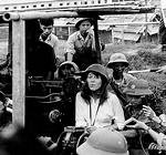 Jane Fonda Faces Protesters, Calls Vietnam Photo a "Huge Mistake" |
