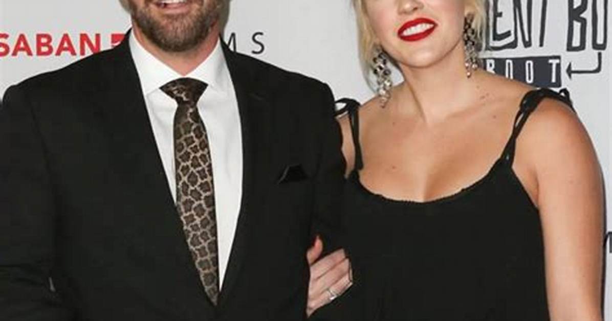 Johnny Bananas- Net Worth, Age, Height, Girlfriend, Ethnicity, Wiki
