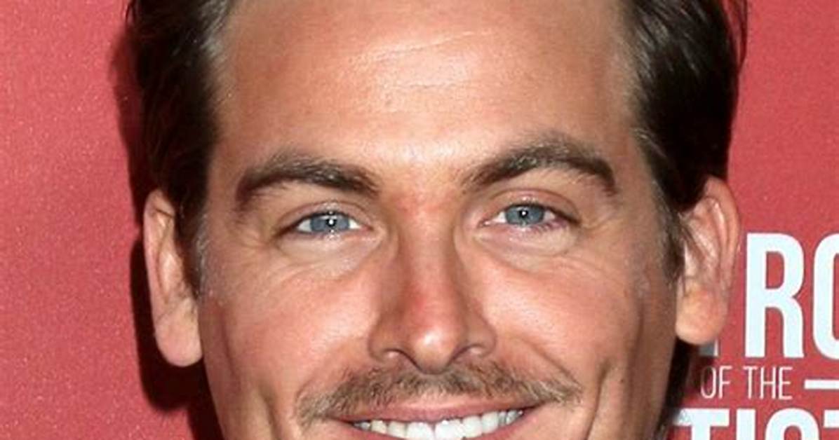 Kevin Zegers ·
