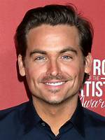 Kevin Zegers ·