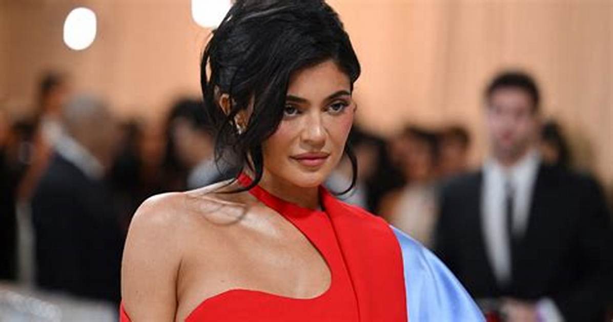Kylie Jenner Opens up About Getting Breast Implants at 19 and Why She Regrets It| Glamour Uk