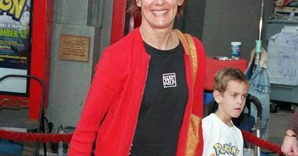 Laurie Metcalf: a Deep Dive into Her Life and Husband