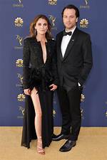 Matthew Rhys Explains How Keri Russell Romance Was Exposed ·