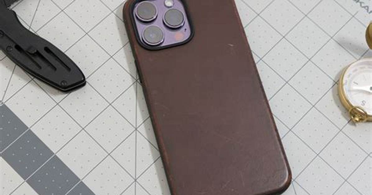 Nomad Modern Leather iPhone 14 Case Review: My New Favorite
