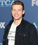 Oliver Stark Biography, Height, Age, Girlfriend, Wife, Is He Gay? ·