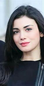 Ozge Yagiz: Rising Star in Turkish Cinema