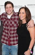 Pete Davidson – Bio, Girlfriend, Father, Mother, Sister, Age, Height, Ethnicity, Gay