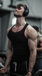 Random Guy in the Gym Claimed to Be Justin Bieber, Chris Bumstead, and Larrywheels Trainer Until