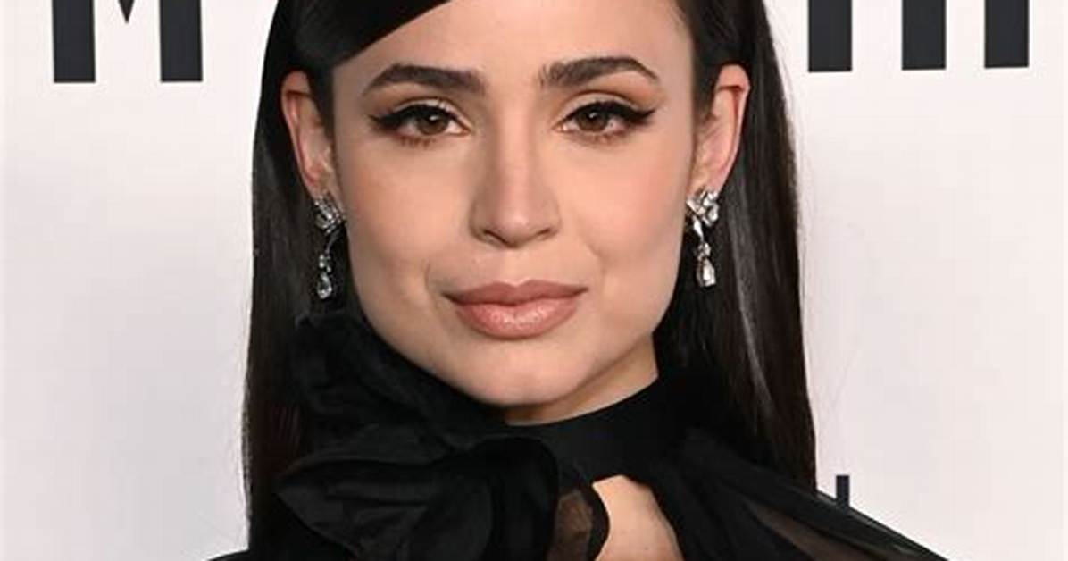Sofia Carson ·