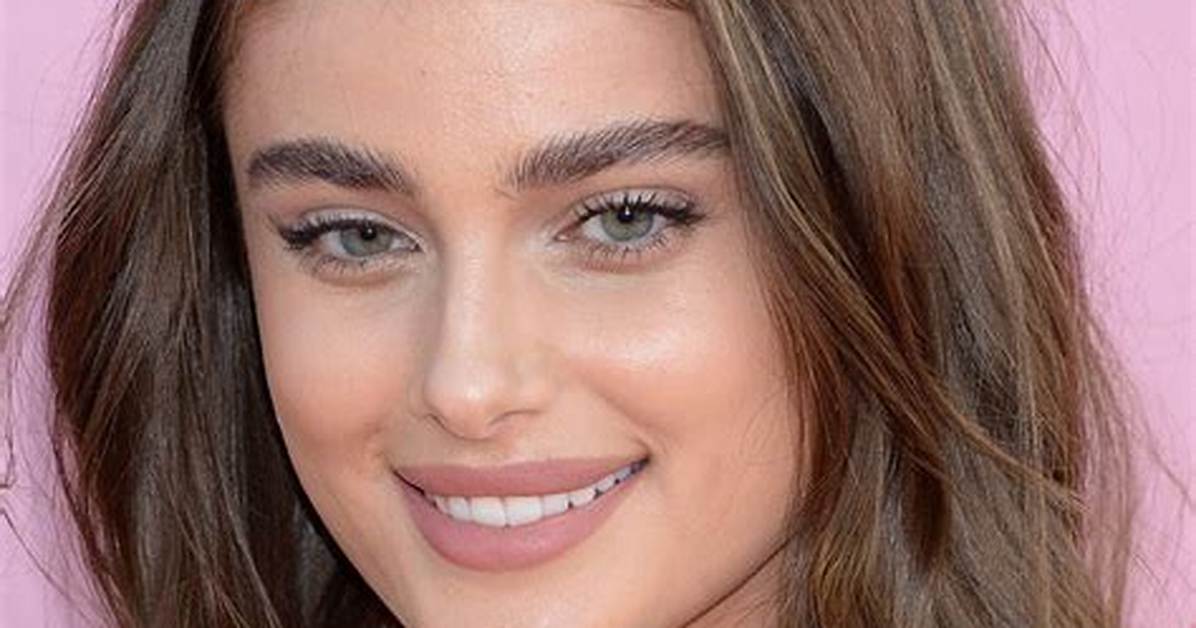 Taylor Hill's Age, Height, Bio, Parents, and Net Worth Revealed