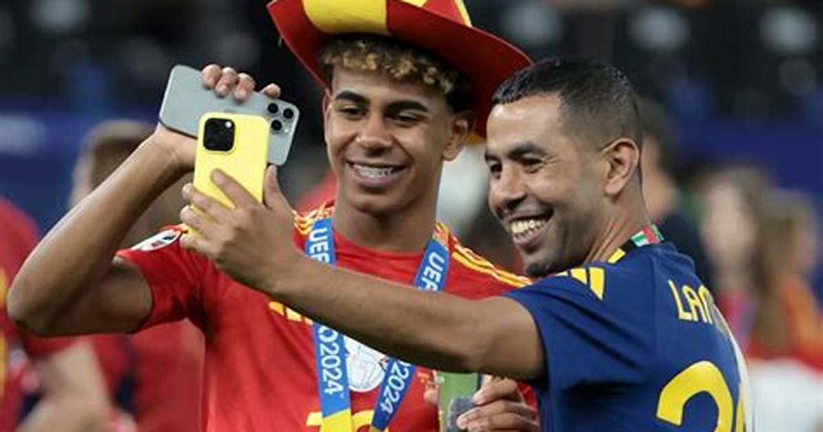 The Legendary Career of Mounir Nasraoui: Football Virtuoso