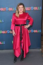 Unveiling Kelly Clarkson's Height: Insights and Surprises Revealed
