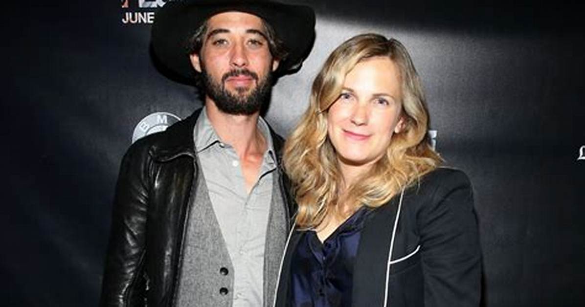 Unveiling the Life of Ryan Bingham's Ex-Wife